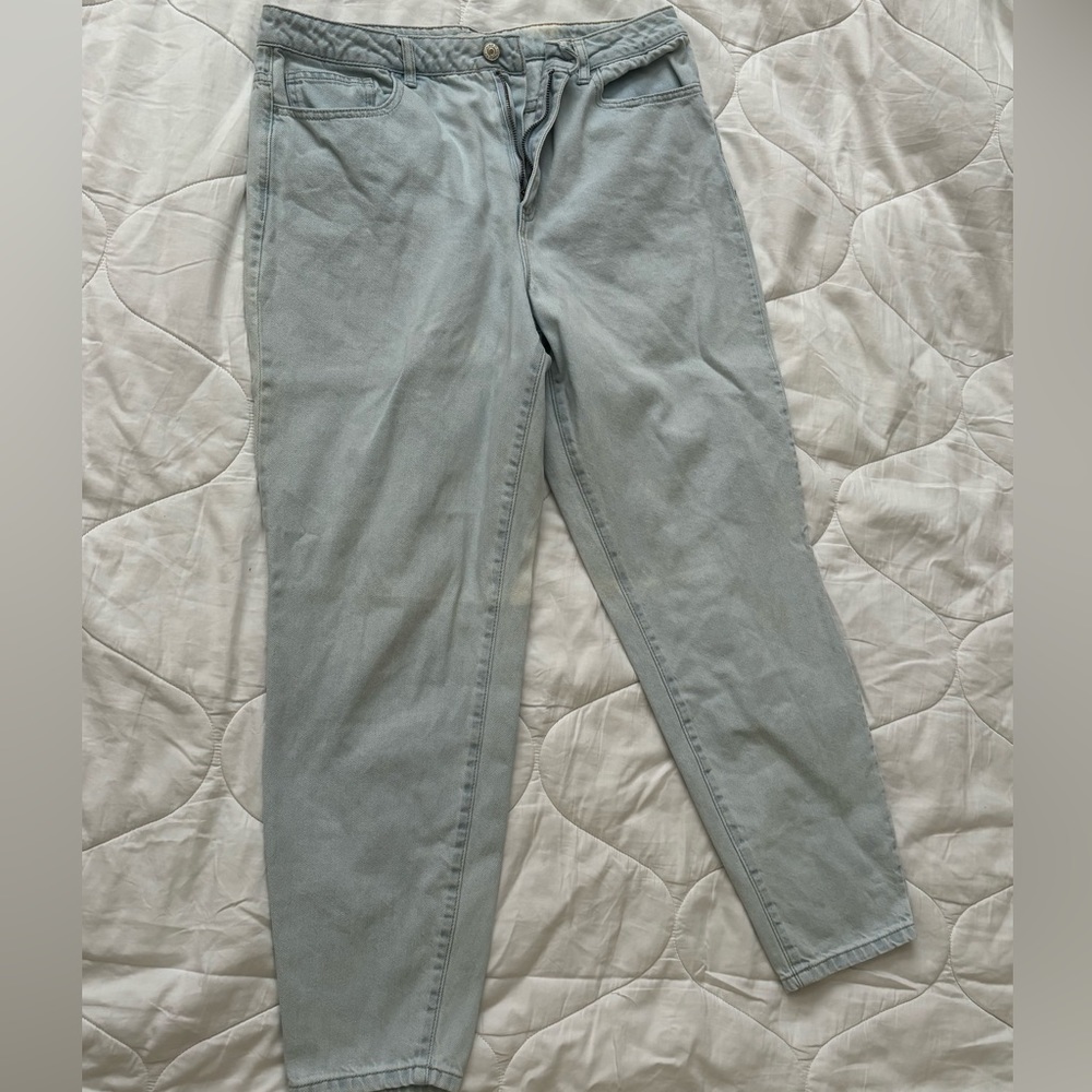 Light washed denim mom jeans